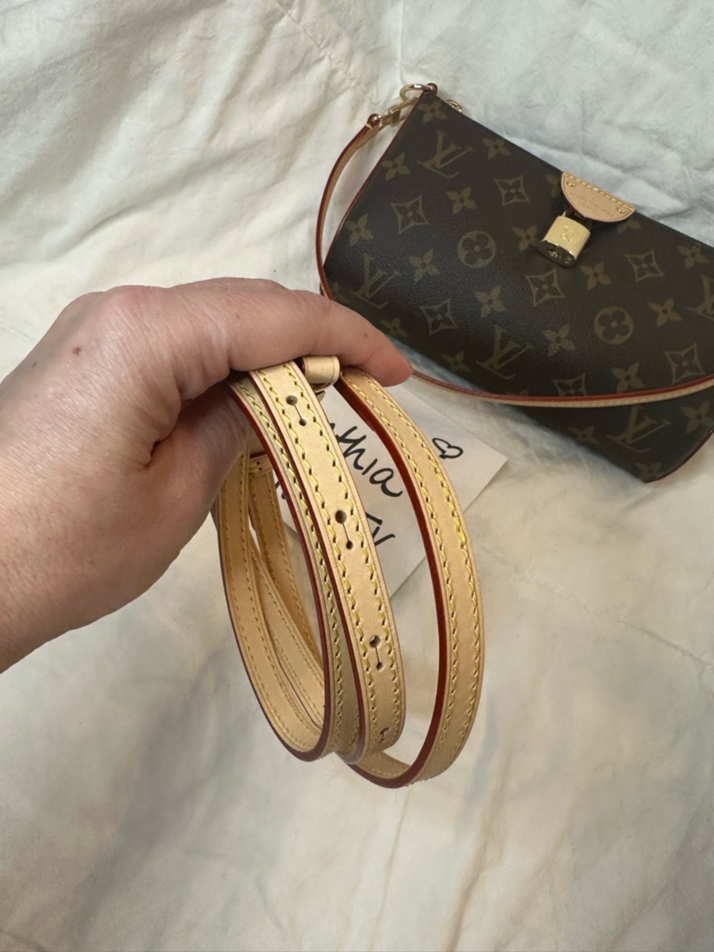 Louis Vuitton Pochette Tirette Crossbody - Picture 16 of 16